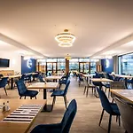 Hotel Omega